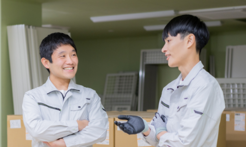 スタッフ同士で会話する様子