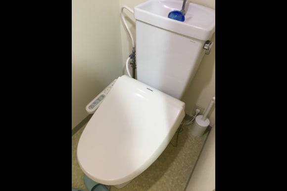 ずっとキレイに【高級感と利便性にこだわった】トイレリフォーム Before